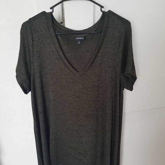 torrid Tops - Torrid v-neck top size 1 (14/16)
